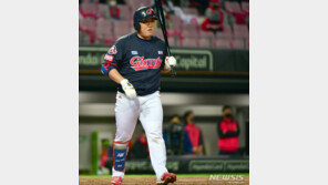 롯데 김준태·오윤석↔KT 이강준, 2대1 트레이드 성사