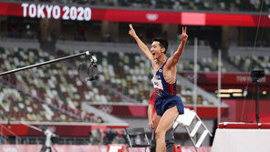 우상혁, 일냈다…남자 높이뛰기 4위·2m35 한국 신기록