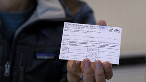 가짜 백신 증명서로 입국했다 1800만원 벌금…캐나다 첫 사례