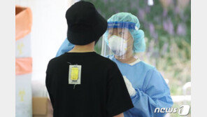 주말효과 끝나자 다시 전국 확산세…거리두기 강화냐 연장이냐