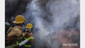 의정부 인쇄소 화재로 1명 부상…주택 3채 불 타고 주민 20명 대피