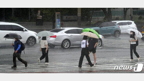 주말에도 ‘체감 33도↑’ 찜통더위 계속…태풍 영향 일부지역 폭우