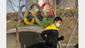 IOC “내년 2월 베이징 동계올림픽도 무관중 개최할 수도”