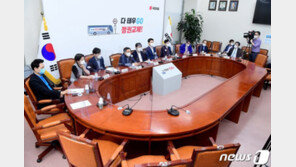 진중권 “이준석, 주도권 쥐려해 윤석열 등이 불쾌…그러니 李 패싱”