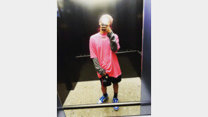 지드래곤, 핑크도 소화하는 패셔니스타…여전한 GD 스타일