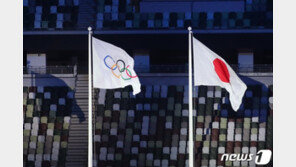 도쿄올림픽 폐막식날, 파리 에펠탑에 ‘축구장 크기’ 깃발 걸린다