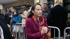 백신 맞은 美 하원의원, 또 돌파 감염…자가격리 중