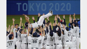 일본 야구, 한 풀었다…5전 전승 ‘퍼펙트 골드’