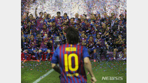 메시, 눈물 머금고 이적 공식화…PSG 합류는 “가능성”