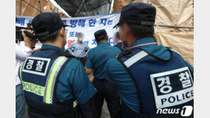 전광훈 또 ‘대면예배’ 강행…경찰 등 교회진입 시도도 ‘불발’