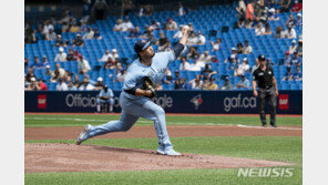 무너진 류현진, 보스턴전 3⅔이닝 10피안타 7실점