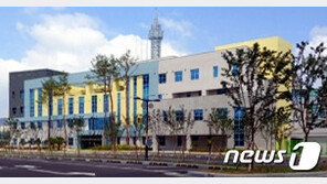 “TV 안 나온다”…모텔 여주인 방으로 유인 500만원 뺏은 10대 2명 체포