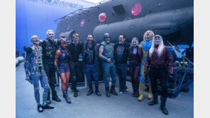 잔혹하지만 폭소 터지는 DC 슈퍼 빌런들이 돌아왔다