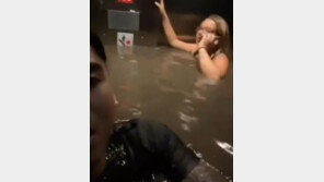 홍수 피하려다 엘리베이터에… 美 강타한 폭풍우에 갇힌 승객들 (영상)