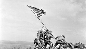 2차대전 ‘이오지마전투 성조기’ 중대장 별세