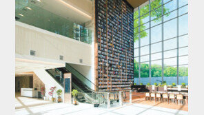 도서관-미술관이 병원에? 치료 넘어 마음까지 보듬는다