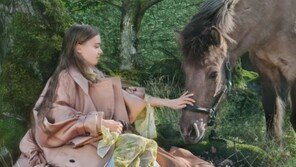 ‘환경 소녀’ 툰베리가 보그 화보를?…‘패스트 패션’ 저격