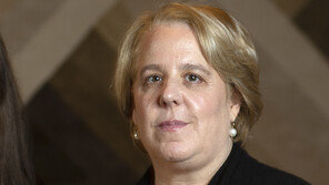 쿠오모 자문해준 두 얼굴의 성폭행피해자 지원단체 지도자 사퇴