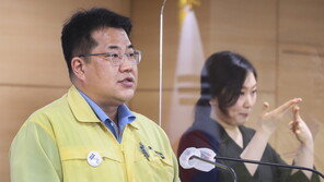 文대통령 ‘새로운 방역’ 전략은…중대본 “접종 확대 추이 살피며 검토”