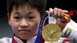 24시간 생중계…中최연소 금메달리스트, 집 앞 유튜버에 고통