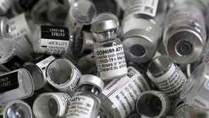 英전문가 “변이 때문에 ‘집단면역’ 불가…중증 치료 집중해야” 