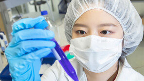 SK바이오 백신, 화이자 능가한 항체 생성… 변이 대응이 관건 