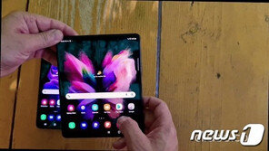 “카메라 구멍이 없네”…갤Z폴드3·갤Z플립3, 핸즈온 영상 유출