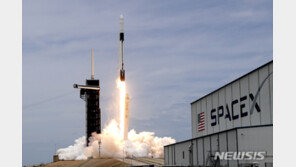 NASA 달 착륙, 우주복에 지연되나…머스크 “제작 가능”