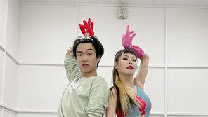  30초 커버 영상으로 연예인도 사로잡은 남매…“일종의 빙의”