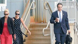 결국 물러난 쿠오모… “성추행 사실과 달라” 끝까지 변명 