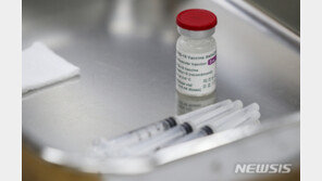 오늘부터 60~74세·항공승무원 등 820만명 AZ 2차 접종