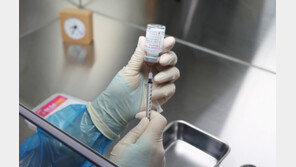 美 LA서 백신 찬반 시위대 유혈충돌…1명 흉기에 찔려