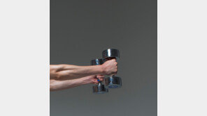 “헬스트레이너 선배가 감금하고 아령으로 때렸다” 고소