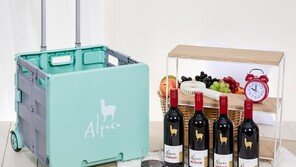 귀여운 캐릭터 활용한 와인 굿즈 눈길… 아영FBC, ‘알파카 폴딩 카트 패키지’ 한정 판매