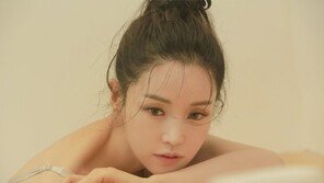 남규리, 소녀와 여신 오가는 팔색조 매력…화보 장인 