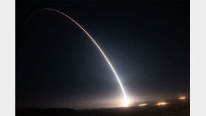 美, ICBM 시험발사 공개… 北 향한 ‘경고’