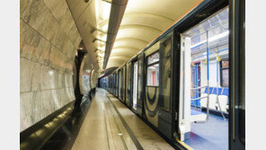 지하철역 여성 주머니에 자기 체액을 쓱~경찰에 덜미