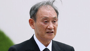 日, ‘방위비 GDP 1%’ 깨지나…스가 “억제 접근방식 안 취해”