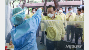휴게소 선별검사소 찾은 김 총리 “일상복귀 전, 꼭 선제검사”