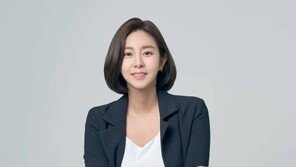 유이, ‘커리어 우먼룩’ 찰떡이네…“현실은 집콕”