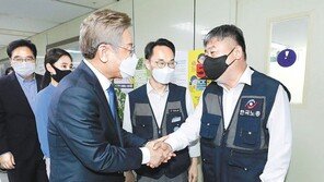 이재명 “경기도민 100% 재난지원금”… 反李 “매표 정치”