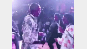 오바마 ‘노마스크’ 환갑 잔치 벌인 섬…최소 74명 무더기 확진