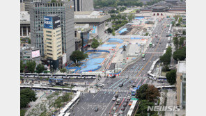 광화문 막히니 탑골공원으로…전광훈 측, ‘경찰과 대치’