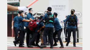 광화문·종로 일대 차벽 펜스로 통행로 차단…곳곳 실랑이