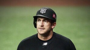 KT 유니폼 입은 호잉, KBO리그 복귀 첫 홈런…1년2개월만에 아치