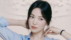 송혜교,·서경덕, 뉴욕 한국문화원에 ‘독립운동 역사 안내서’ 기증