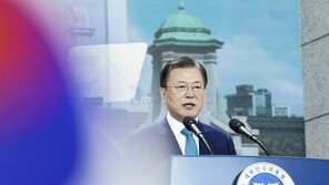 文, 품격 있는 선진국·통일의 꿈…임기 마지막 광복절 “만세”