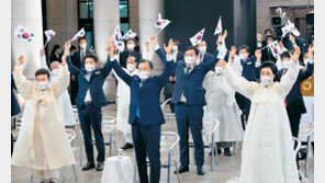 文, 日에 “대화의 문 항상 열려있어”… ‘8·15 새 제안’은 없었다 