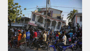 아이티, 강진에 최소 304명 사망…최빈국의 비극
