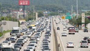 작년 2차유행 ‘도화선’ 된 광복절 연휴, 올해도 심상찮다